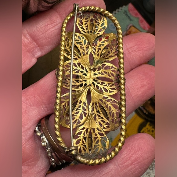 Vintage Gold Toned Filigree Brooch with Multicolored Gems no signature - Picture 4 of 9